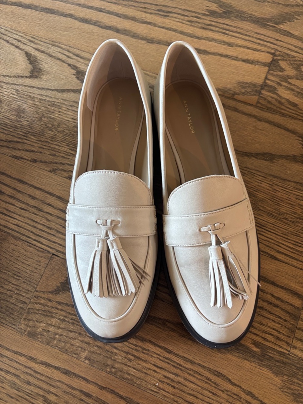 Ann Taylor Loft Cream Tassel Loafers Leather Lug sole Shoes size 9.5